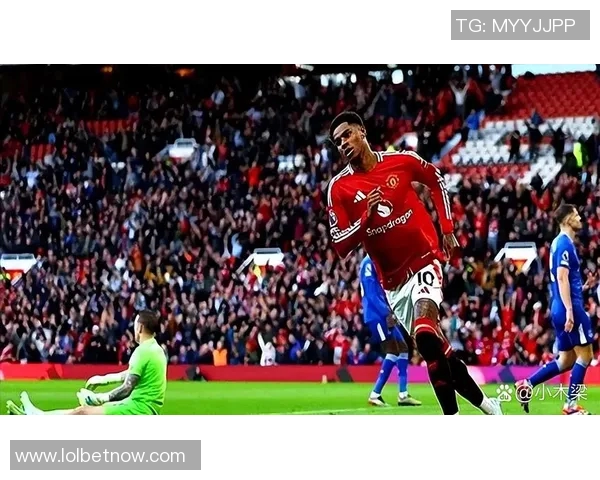 西甲经典对决巴萨大胜曼联红牌争议引发全场热议