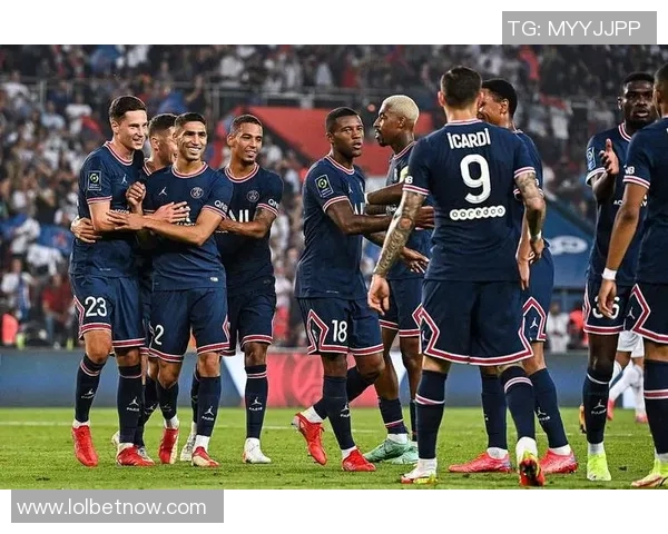 国王杯激战巴黎圣日耳曼大胜切尔西神奇扑救引发全场欢呼与转会热议