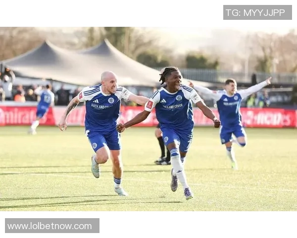 本菲卡大胜AC米兰5-0足总杯冷门引发全场轰动 本菲卡大胜AC米兰5-0足总杯冷门引发全场轰动