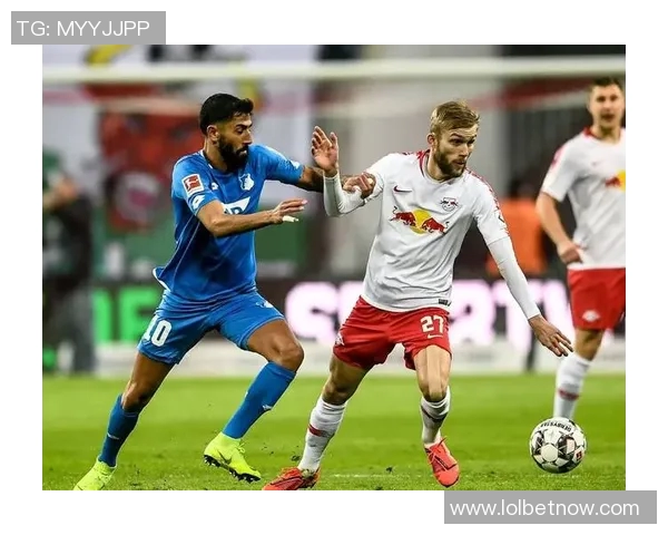 足总杯精彩对决波尔图与那不勒斯激战成平局绝杀瞬间引发全场欢呼 足总杯精彩对决波尔图与那不勒斯激战成平局绝杀瞬间引发全场欢呼