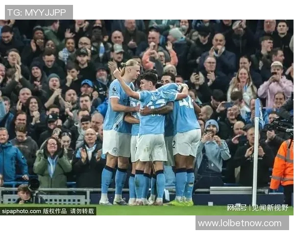 西甲大战曼城大胜切尔西争议判罚引发全场热议与欢呼
