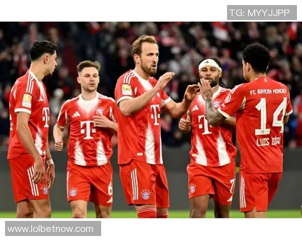 西甲激战：拜仁大胜多特蒙德争议判罚引发全场热议