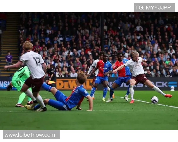 国王杯决赛曼城逆转曼联乌龙球成比赛转折点引发全场沸腾